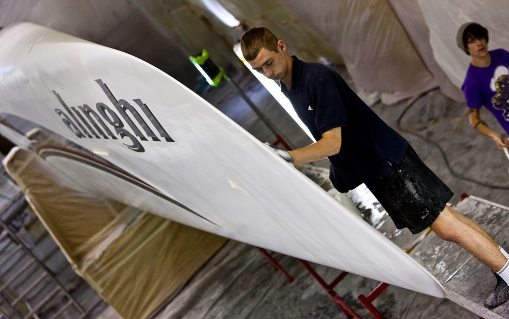 Alinghi 5 being prepared for final painting © Carlo Borlenghi/ Alinghi http://www.alinghi.com