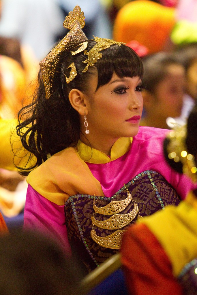 traditional Malaysian dancerfrom the DBI group  preforms during the Monsoon Cup 2009. Kuala Terengganu, Malaysia. 28 November 2009. Photo: Brendon O’Hagan/Subzero Images © Gareth Cooke Subzero Images/Monsoon Cup http://www.monsooncup.com.my