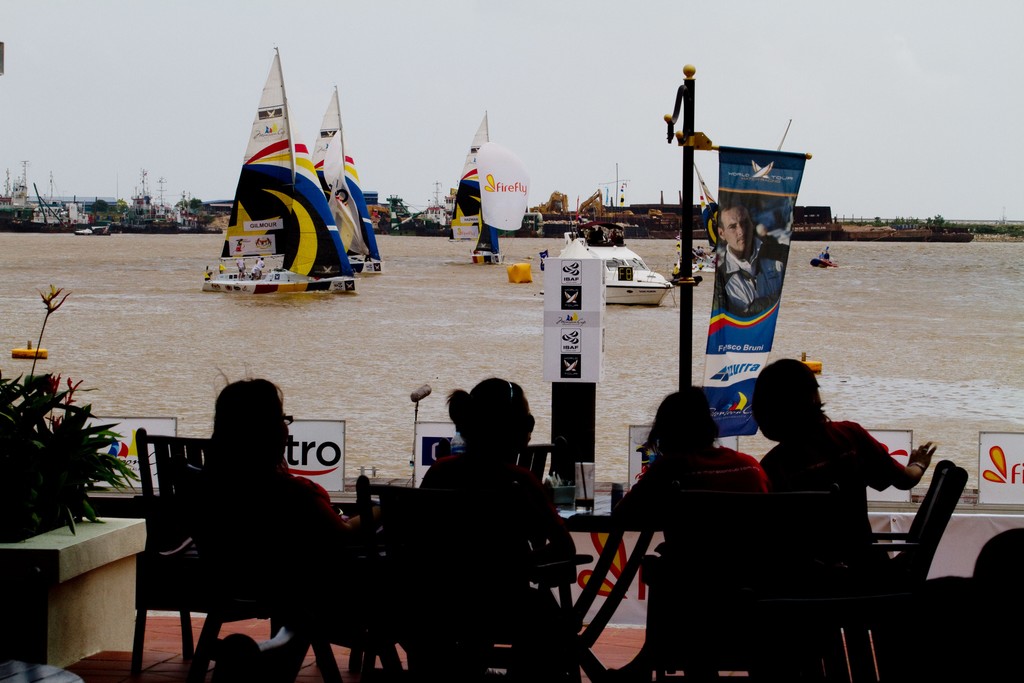 spectaors watch the  Monsoon Cup 2009. Kuala Terengganu, Malaysia. 28 November 2009. Photo: Brendon O’Hagan/Subzero Images © Gareth Cooke Subzero Images/Monsoon Cup http://www.monsooncup.com.my