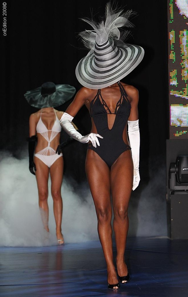 Collins Stewart London Boat Show - Fashion Show on the Fairline Main Stage © onEdition - Boatshow