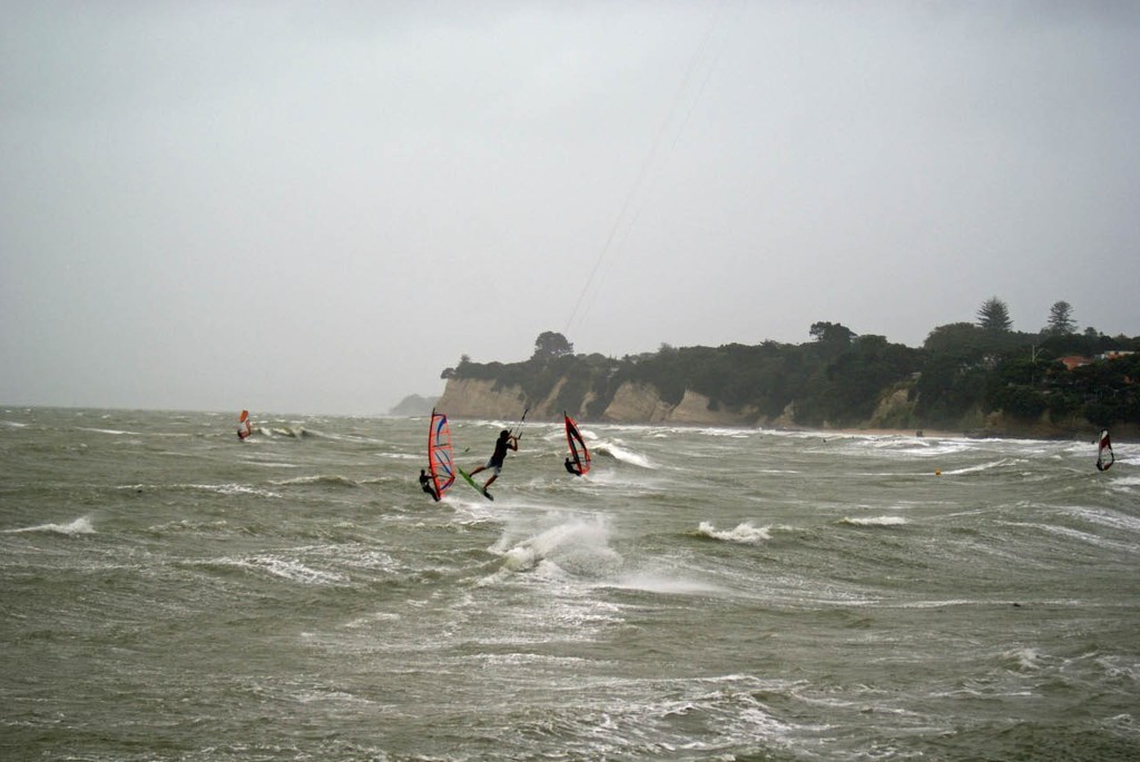 Just taken off, and about to fly high over Takapuna Beach © Richard Gladwell www.photosport.co.nz