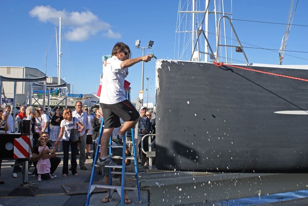 Jared Henderson assists his daughter to perform the launch ceremony of Artemis. © Richard Gladwell www.photosport.co.nz