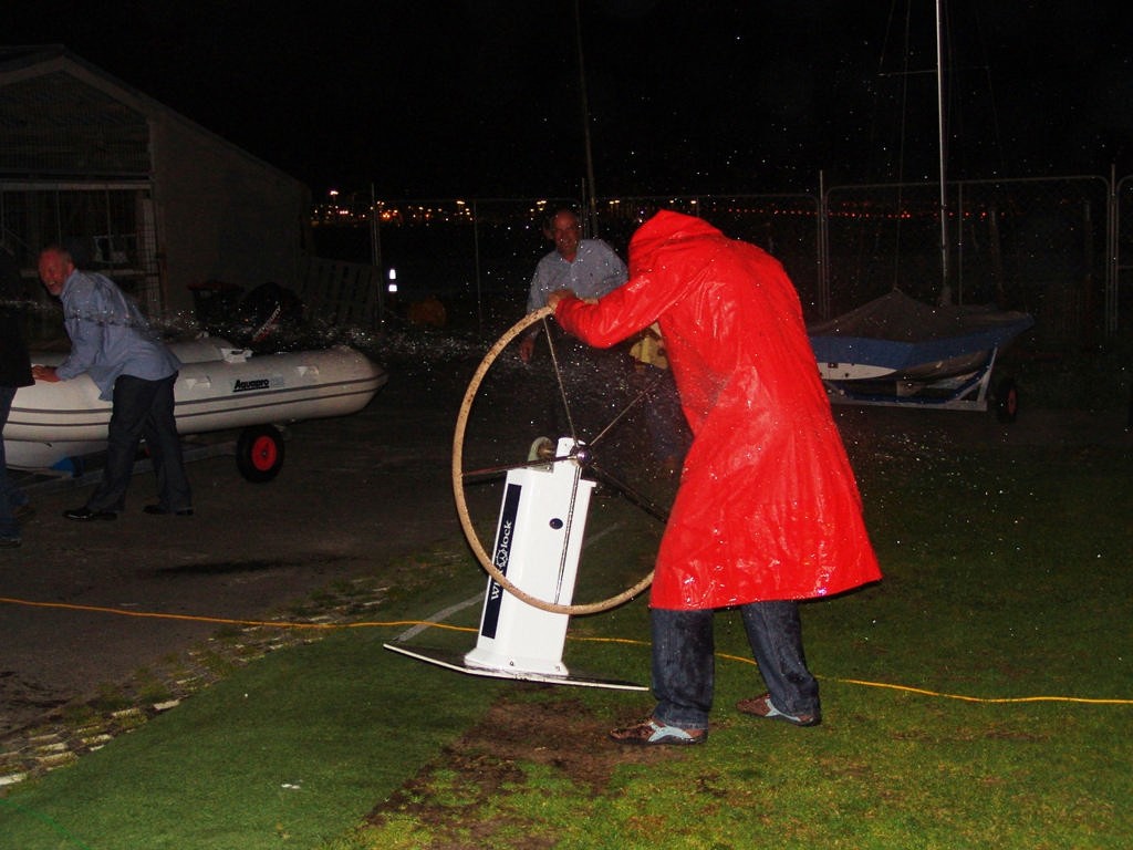 Flyer crewman, Grant Dalton, starts up the firehose just so OC Rutter can remember what it was like to be wet at the wheel of Flyer’s rival Ceramco. © Richard Gladwell www.photosport.co.nz