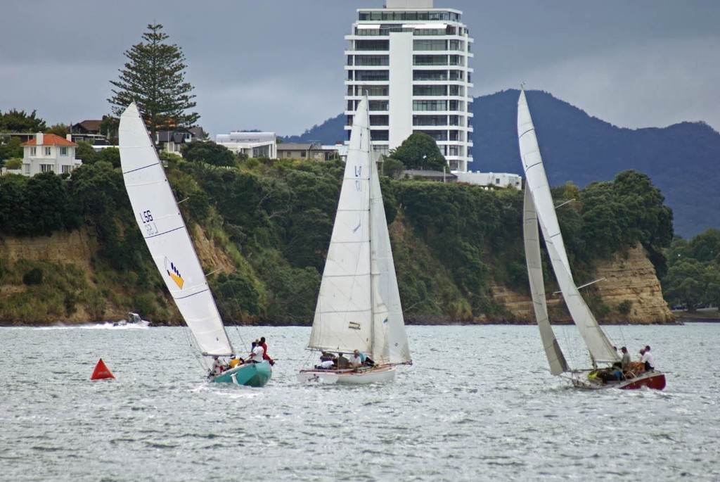 Heading to the first mark -  2009 Lipton Cup © Richard Gladwell www.photosport.co.nz