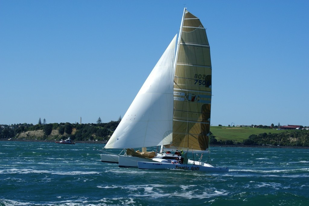 Line 7 under screecher just after the start of the 2007 Coastal Classic © Richard Gladwell www.photosport.co.nz