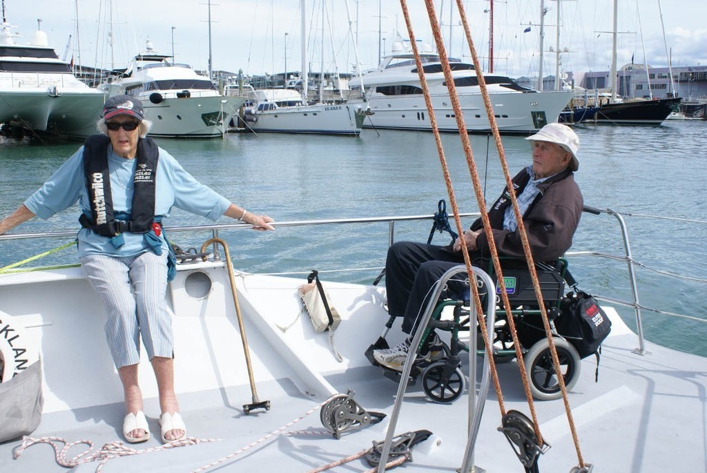 Two of the guest crew had a great day on the water despite being past their early sailing days before World War II in mullet boats. © Richard Gladwell www.photosport.co.nz