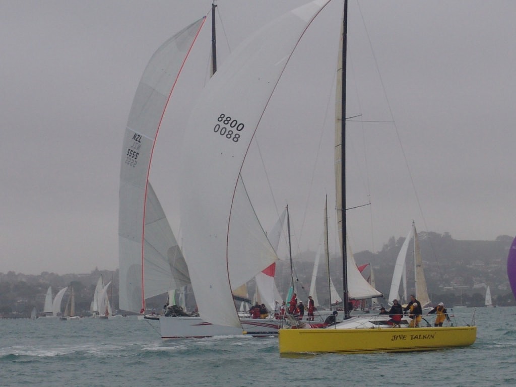 Jive Talkin’ gives the 50fters a hurry up in the 2006 HSBC Coastal Classic © Richard Gladwell www.photosport.co.nz