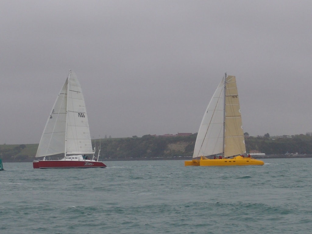 Isis leads X-factor at the start of the 2006 HSBC Coastal Classic © Richard Gladwell www.photosport.co.nz