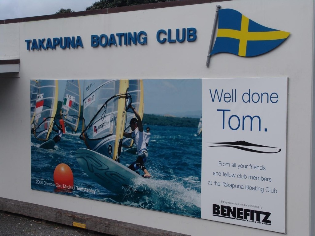 Takapuna Boating Club salutes its Gold Medalist. © Richard Gladwell www.photosport.co.nz