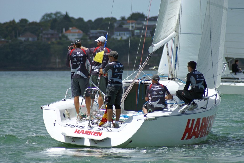Dean Barker and crew discuss the course on Day 1 of the 2008 New Zealand Match Racing Championships © Richard Gladwell www.photosport.co.nz