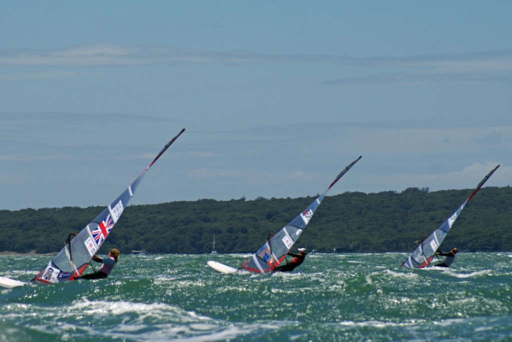 <b>Meanwhile the other sailors continue out to sea breaking tacks with Kendall in the 2008 RS:X Worlds, Womens Medal Race. Brtony Shaw (GBR) is to leeward.</b> © Richard Gladwell www.photosport.co.nz