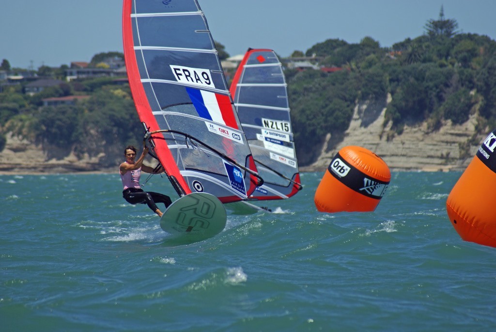 <b>Faustine Merret (FRA-9)  rounds in thrird place with Kendall’s bold tactic reeling in five competitors to be in fourth place at the first mark in the 2008 RS:X Worlds, Womens Medal Race</b> © Richard Gladwell www.photosport.co.nz