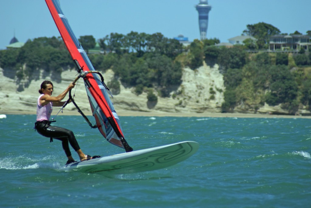 <b>Merret, like Sensini doesn’t push it too hard on the downwind leg in the 2008 RS:X Worlds, Womens Medal Race</b> © Richard Gladwell www.photosport.co.nz