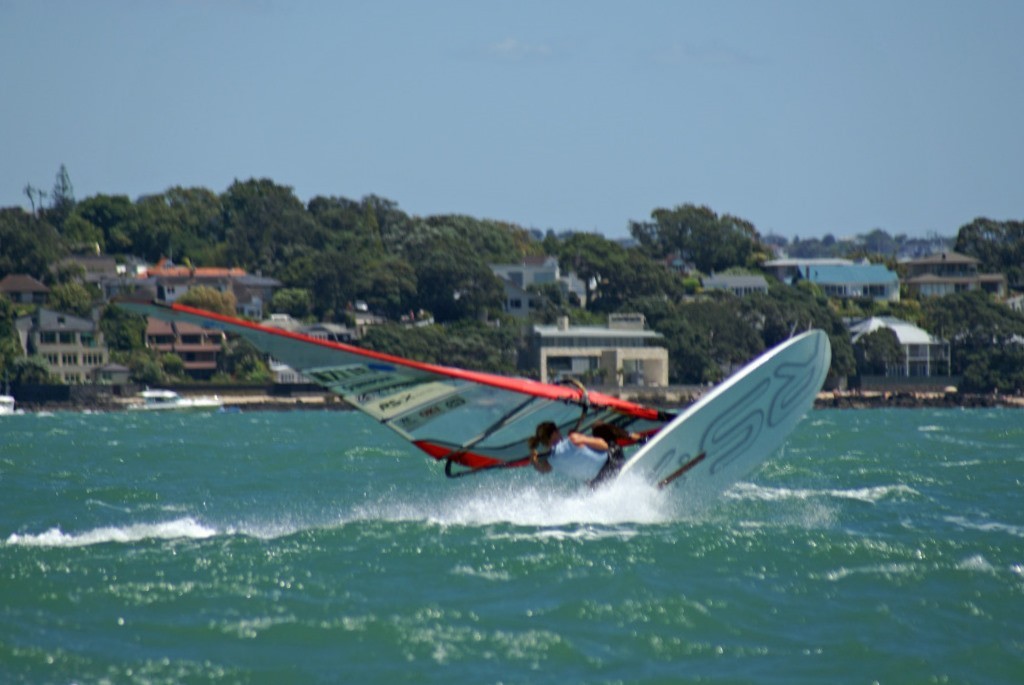 Barbara Kendall with a bit on to win the world title, turns in another gritty performance recovering from a near wipe out from which she recovered in the 2008 RS:X Worlds, Womens Medal Race © Richard Gladwell www.photosport.co.nz