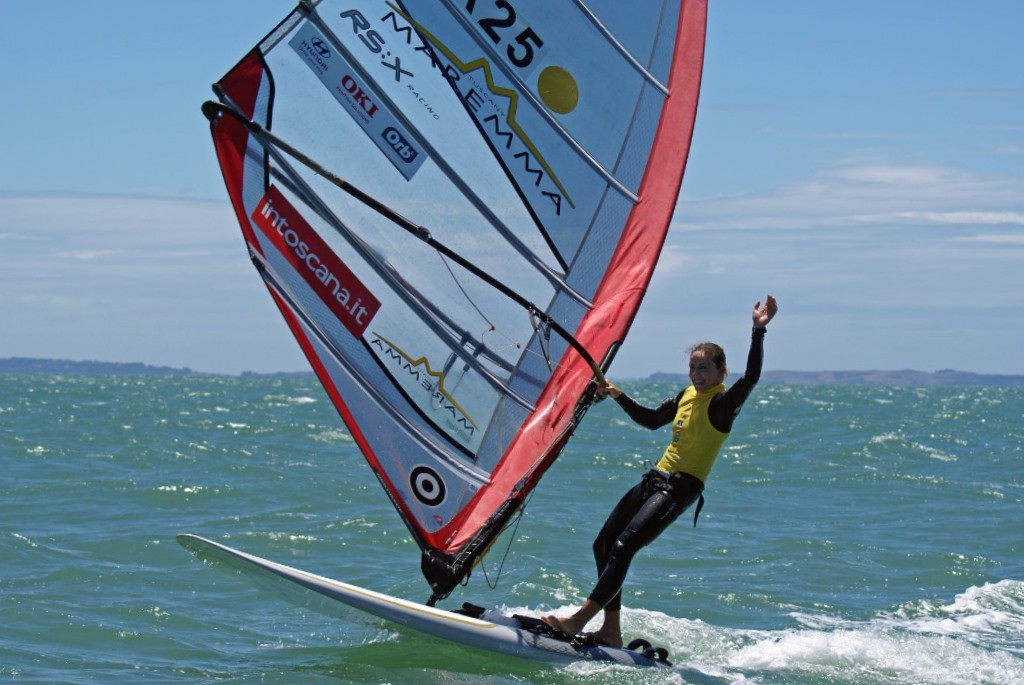 <b>Sensini salutes the spectator fleet just after winning the 2008 RS:X Worlds, Womens Medal Race</b> © Richard Gladwell www.photosport.co.nz