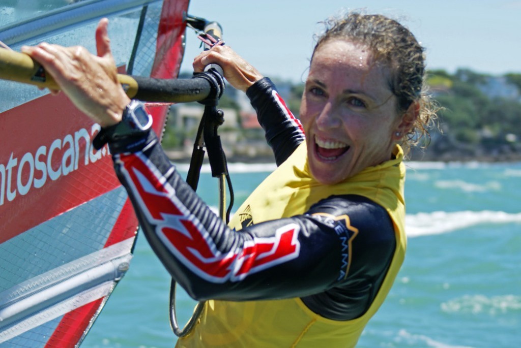 <b>The winner’s grin, as Alessandra Sensini heads over to her support boat after winning the 2008 RS:X Worlds, Womens Medal Race</b> © Richard Gladwell www.photosport.co.nz