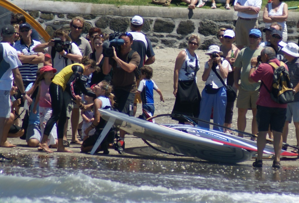 Alessandra Sensini congratulates and commiserates Barbara Kendall after the Medal Race, 2008 RSX World Championships, Takapuna © Richard Gladwell www.photosport.co.nz