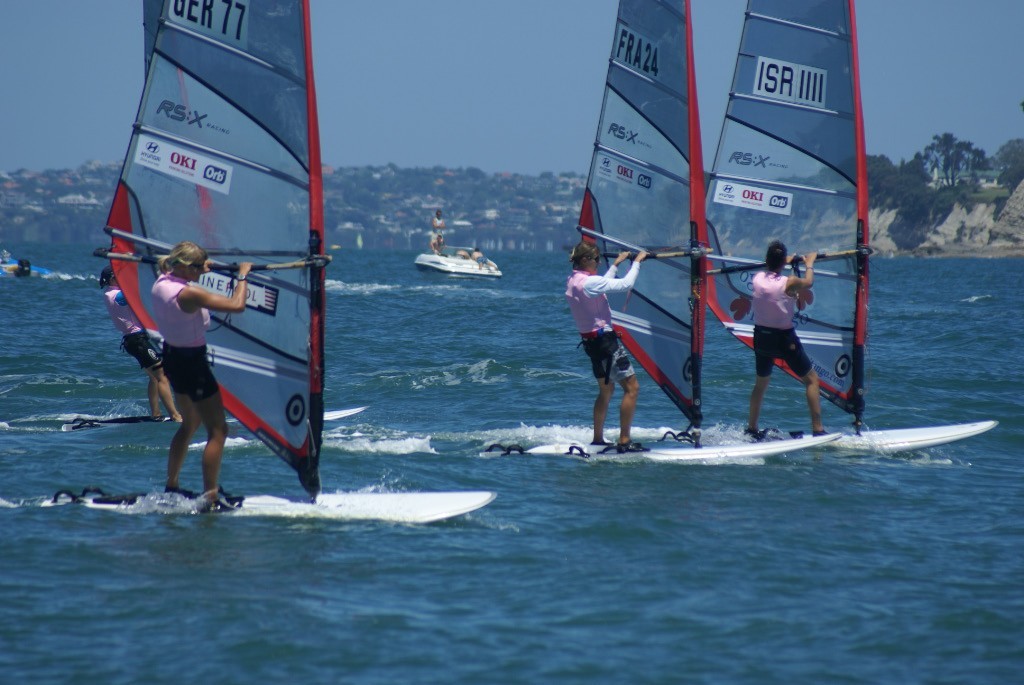 The Womens fleet return in the seabreeze (onshore wind), which prevailed for the Practice Race © Richard Gladwell www.photosport.co.nz