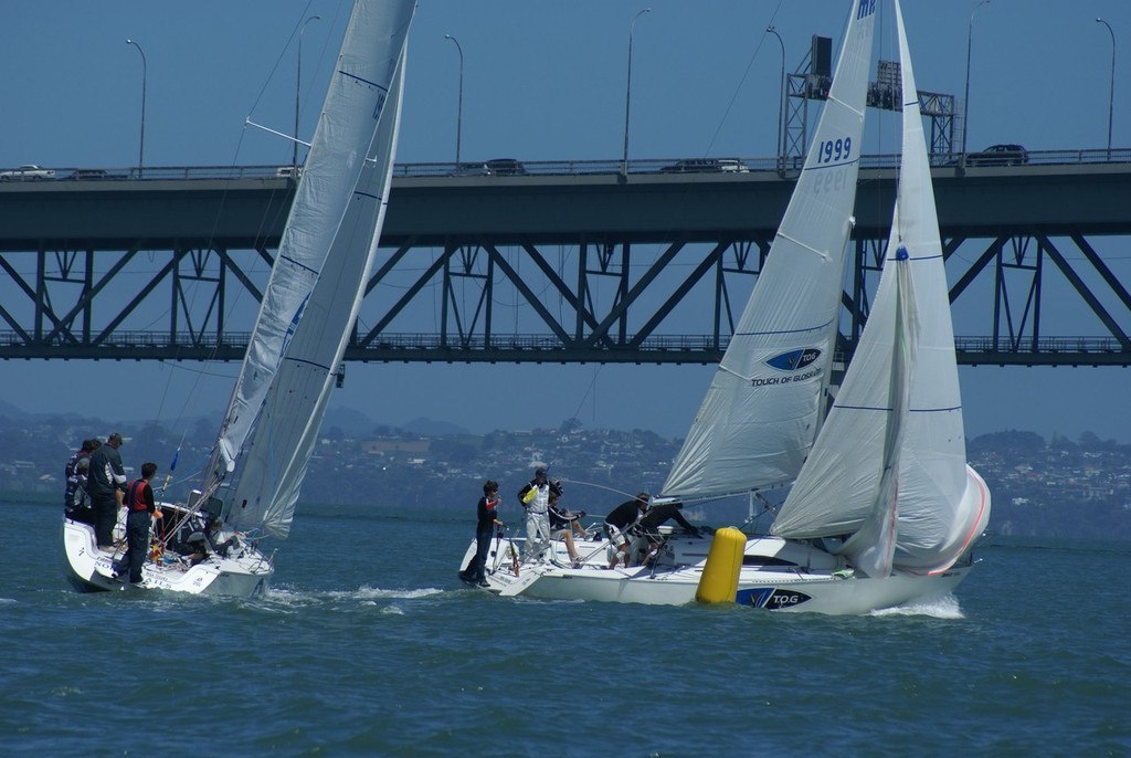 The camera lens is deceiving - Dickson has a good lead ahead of Davis rounding the first windward mark. © Richard Gladwell www.photosport.co.nz