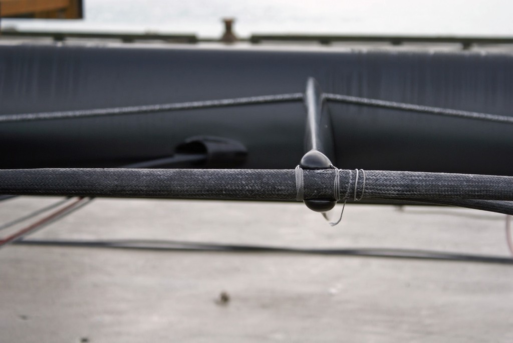 Speedboat’s 5 spreader cathedral in-line rig is built from high modulus carbon fibre and is equipped with a complete set of EC6+ carbon rigging. As a result the spreader ends are considerably smaller, making for a cleaner, lower drag spreader end. © Richard Gladwell www.photosport.co.nz