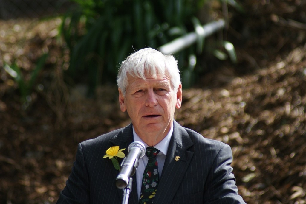 Ralph Roberts describing some of is experiences at school, business and sailing. photo copyright Richard Gladwell www.photosport.co.nz taken at  and featuring the  class
