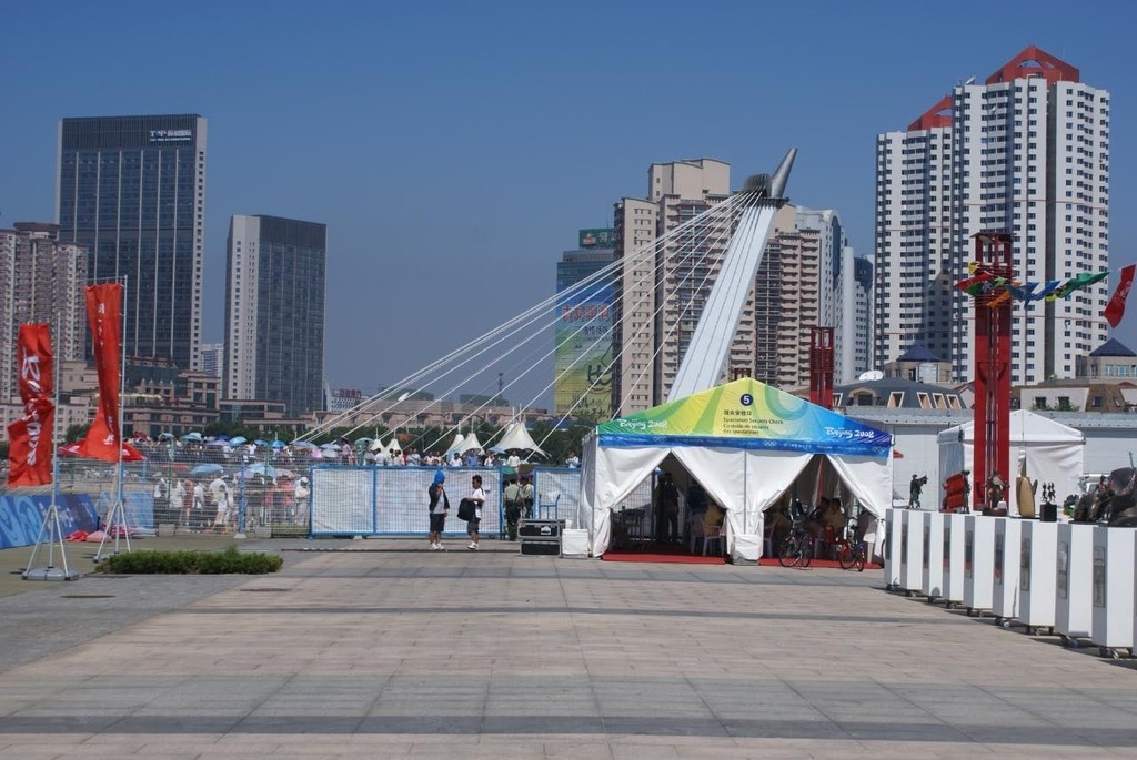 Checkpoint Charlie - Qingdao style © Richard Gladwell www.photosport.co.nz