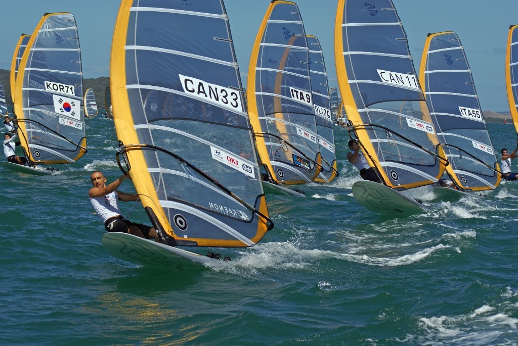 A Mens fleet gets underway on Day 2 of the RS:X World Championships, Takapuna © Richard Gladwell www.photosport.co.nz