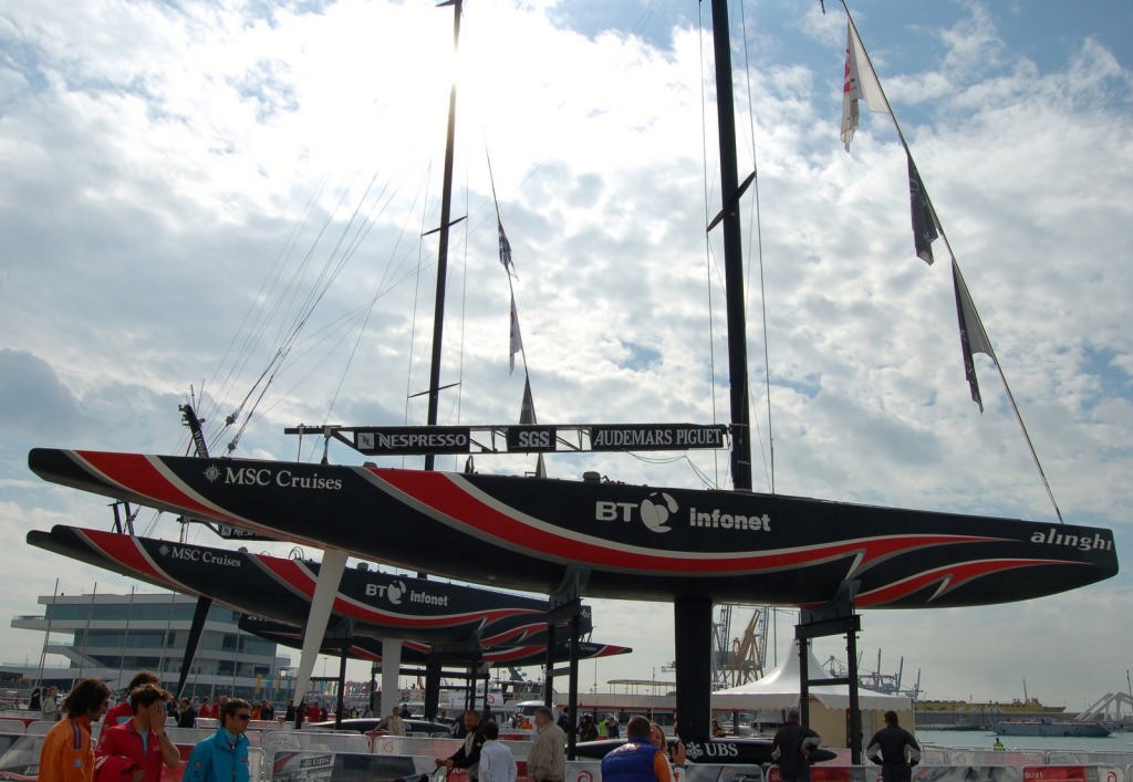 In the front, SUI-91, in the middle SUI-100 and SUI-64 (mastless) at the rear. The new class was intended to be about three metres longer. © Valenciasailing.com http://www.valenciasailing.com