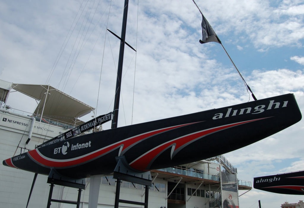 Alinghi’s SUI-100 shows the chesty forefoot to contain volume, at the  AC Unveiling 2007 © Valenciasailing.com http://www.valenciasailing.com