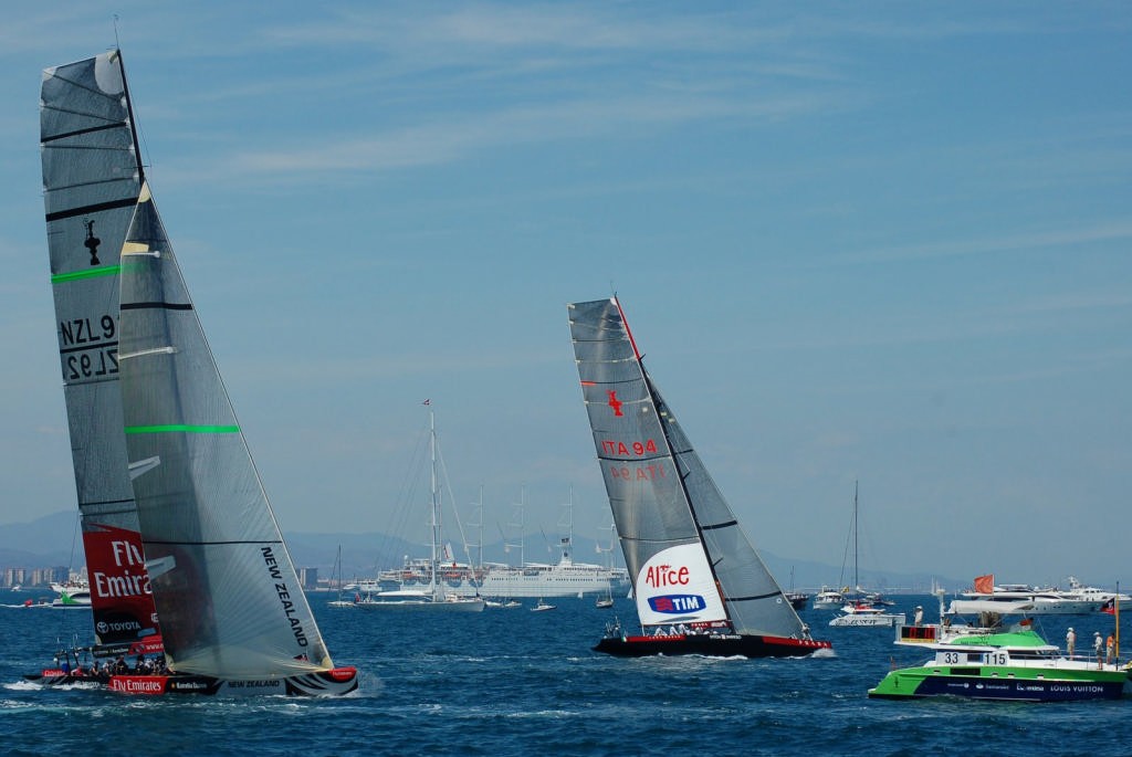 NZL-92 is wrong footed by Luna Rossa with 10 seconds to run in in their start  of Finals Day 3 - photo © Valenciasailing.com http://www.valenciasailing.com