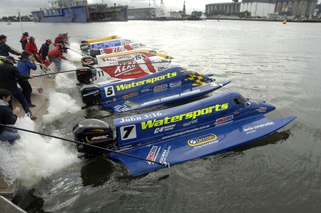 F1 superboats start Newcastle © Theo Spykers 