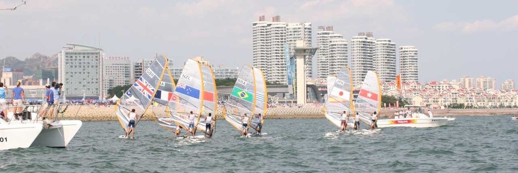 Ashley was set up start on starboard like the other competitors at the start of the Medal race in the RS:X at Qingdao. © Richard Gladwell www.photosport.co.nz