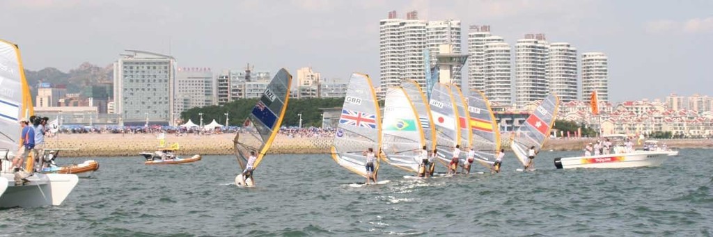 Ashley breaks off with 20 seconds to go and gybes into a new position at the start of the Medal race in the RS:X at Qingdao. © Richard Gladwell www.photosport.co.nz