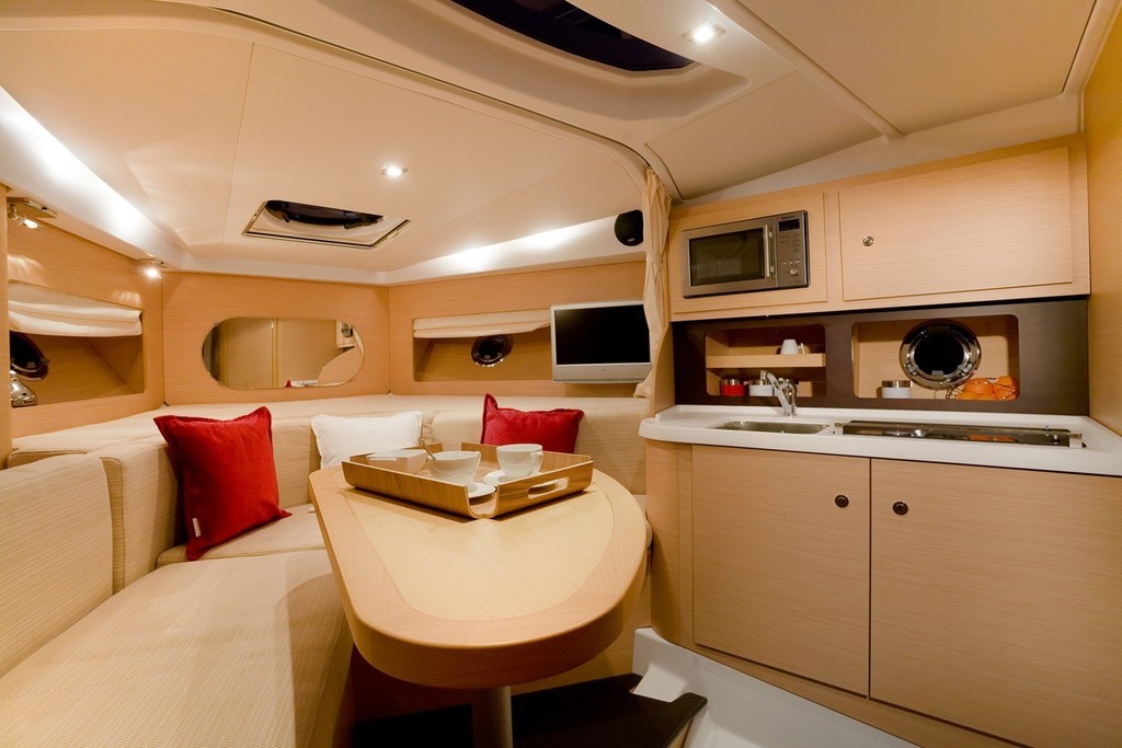 Interior - Beneteau Monte Carlo 32 Open © Beneteau .