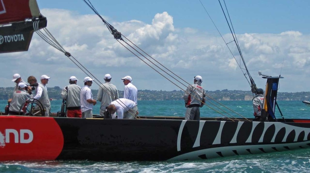 Doing a weather check with the afterguard on BMW Oracle Racing © Murray de Lues
