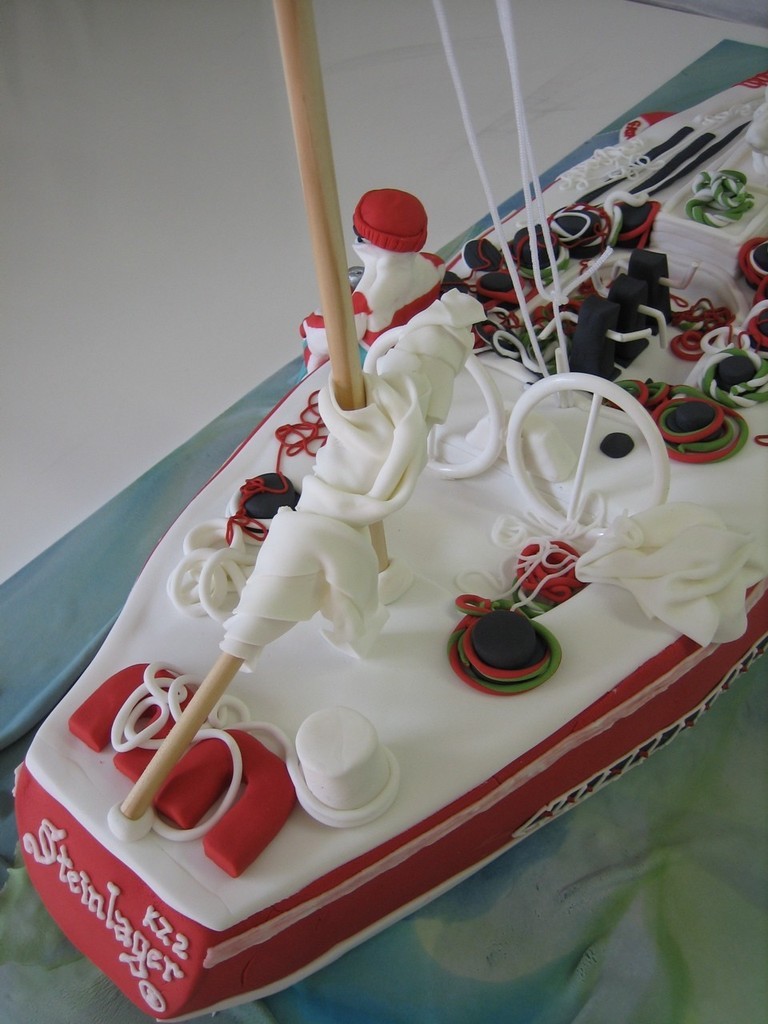 Steinlager II - Sir Peter would not have approved of the sail furling, but some artistic licence is taken © Jenny Nicholls www.forheavenscake.co.nz