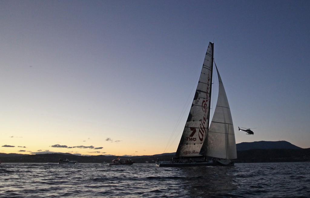 Alfa Romeo heads into a wind shadow off Taroona - Rolex Sydney Hobart Yacht Race 2009 © Crosbie Lorimer http://www.crosbielorimer.com