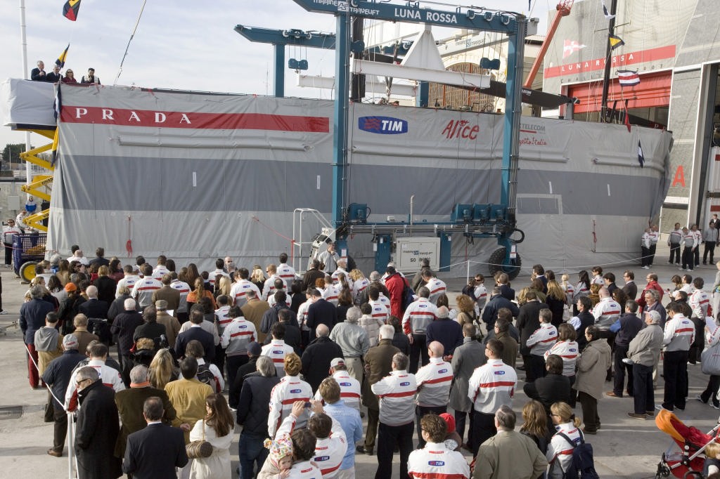 Supporters and team gather for the Luna Rossa launch at the Valencia base. © Luna Rossa Challenge 2007 S.L.@ Carlo Borlenghi