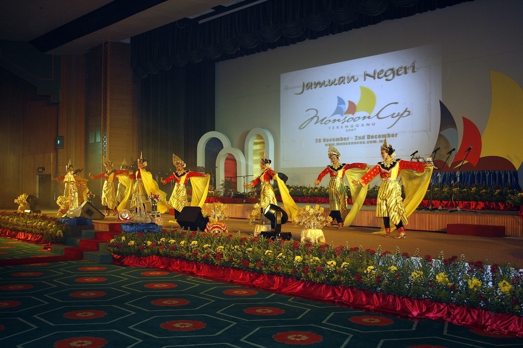 ’Cultural entertainment’ at the Monsoon Cup State Dinner, Monsoon Cup 2007 © Guy Nowell http://www.guynowell.com