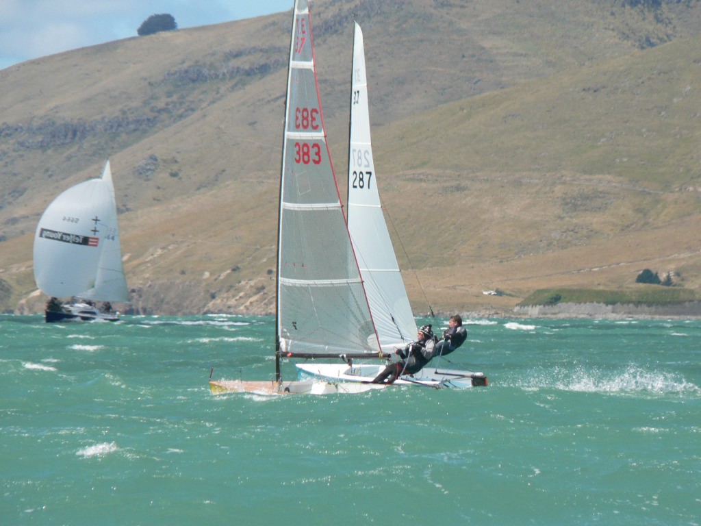 Naomi Paine and Pierce Prendergast, both motoring upwind. © Event Media
