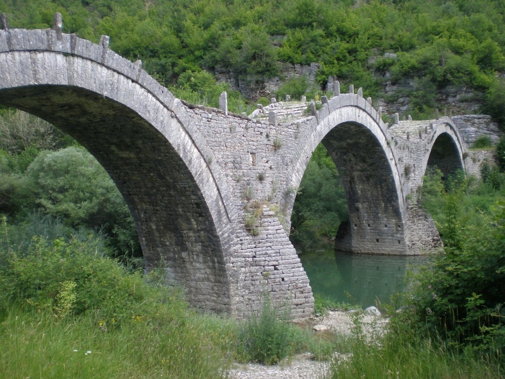 The beautiful stone bridges of Zagori © Yacht Balvenie
