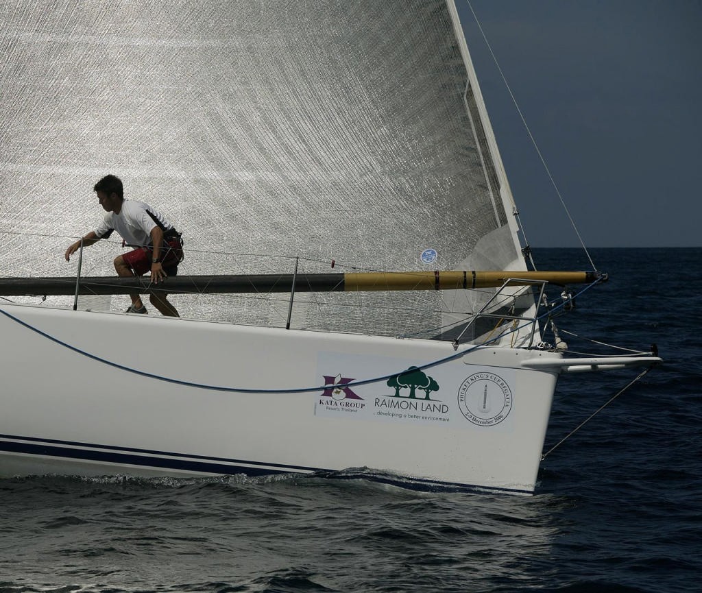 Mandrake sets up for a spinnaker hoist, Racing division, Race 7, Phuket King’s Cup 2006 © Guy Nowell http://www.guynowell.com