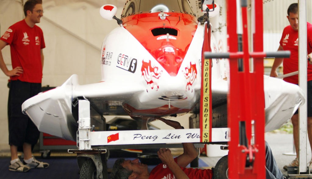 UIM F1 Powerboats prepare for the Grand Prix of France, 2007, in the F1 paddock, in the port of La Pallice, La Rochelle. The 2nd race of the UIM F1 Powerboat World Grand Prix series. Picture by Paul Lakatos/Idea Marketing. <br />
 © F1 World Championship http://www.f1boat.com