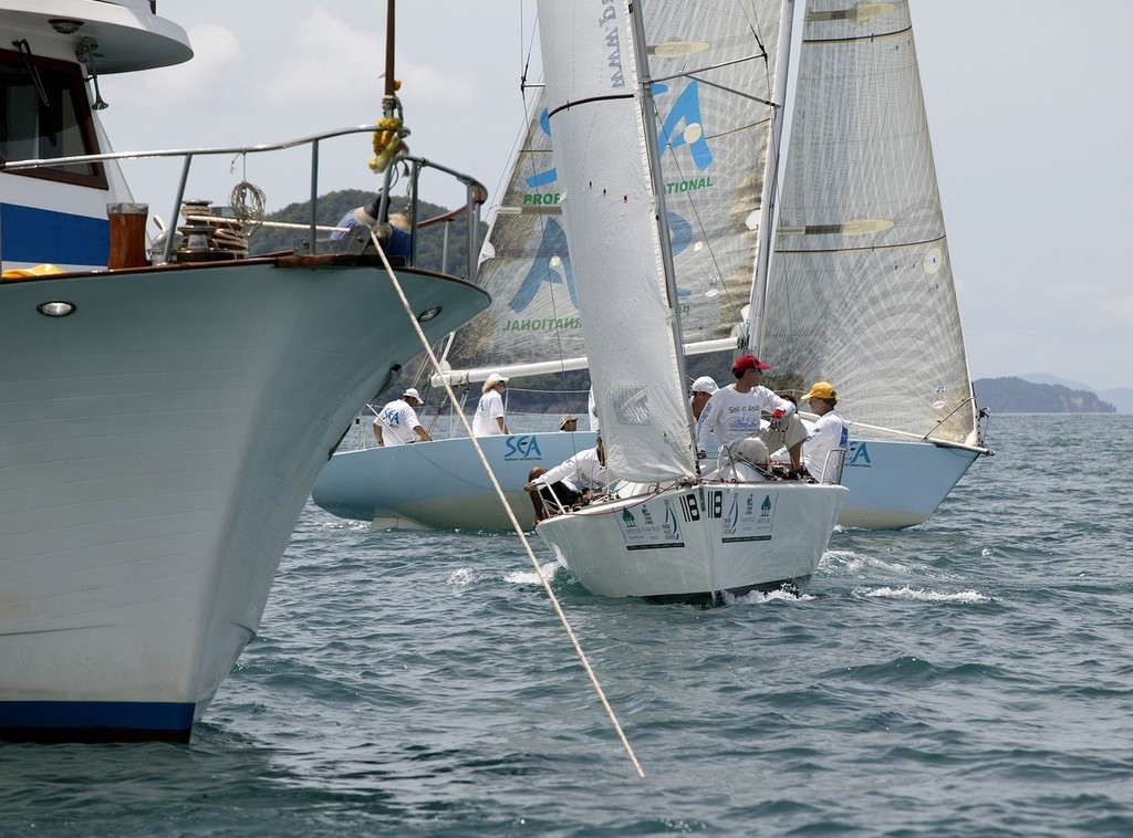 Evason Phuket Tua Lek squeezes through at the Committee Boat end - Evason Phuket Raceweek 2007 photo copyright Guy Nowell http://www.guynowell.com taken at  and featuring the  class