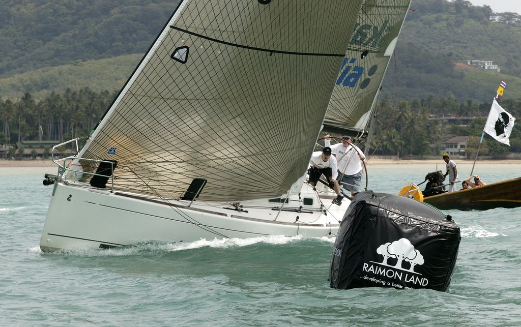 Six Senses Phuket Raceweek 2008. All eyes on the ball as Endeavour of Whitby comes to the mark. © Guy Nowell http://www.guynowell.com