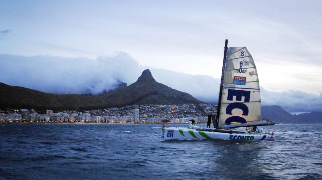 Mike Golding and Alex Thomson arriving into Cape Town on on Mike’s crippled yacht Ecover © onEdition http://www.onEdition.com
