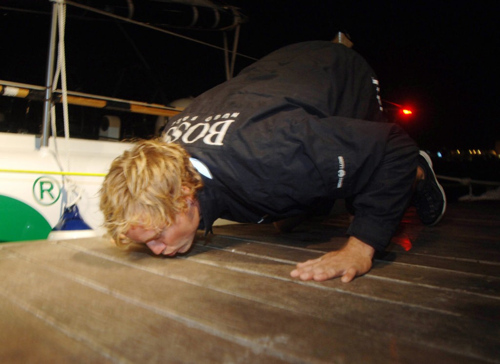 Mike Golding and Alex Thomson arriving into Cape Town on on Mike’s crippled yacht Ecover © onEdition http://www.onEdition.com