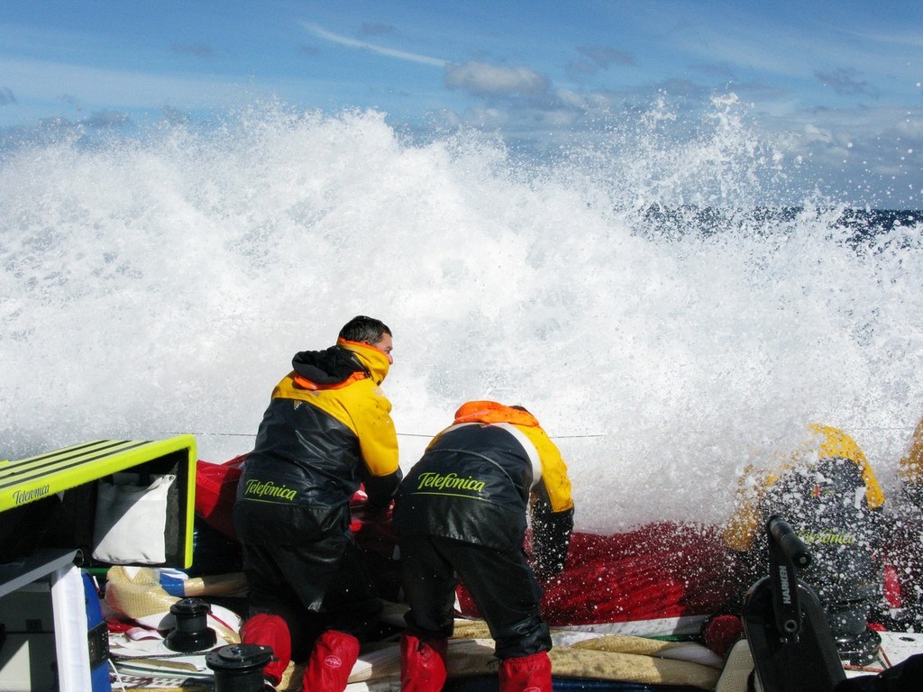 Gabriele Olivo/Telefonica Blue/Volvo Ocean Race.<br />
Telefonica Blue, plaining on top of a wave during a sail change © Gabriele Olivo/Telefonica Blue/Volvo Ocean Race http://www.volvooceanrace.org