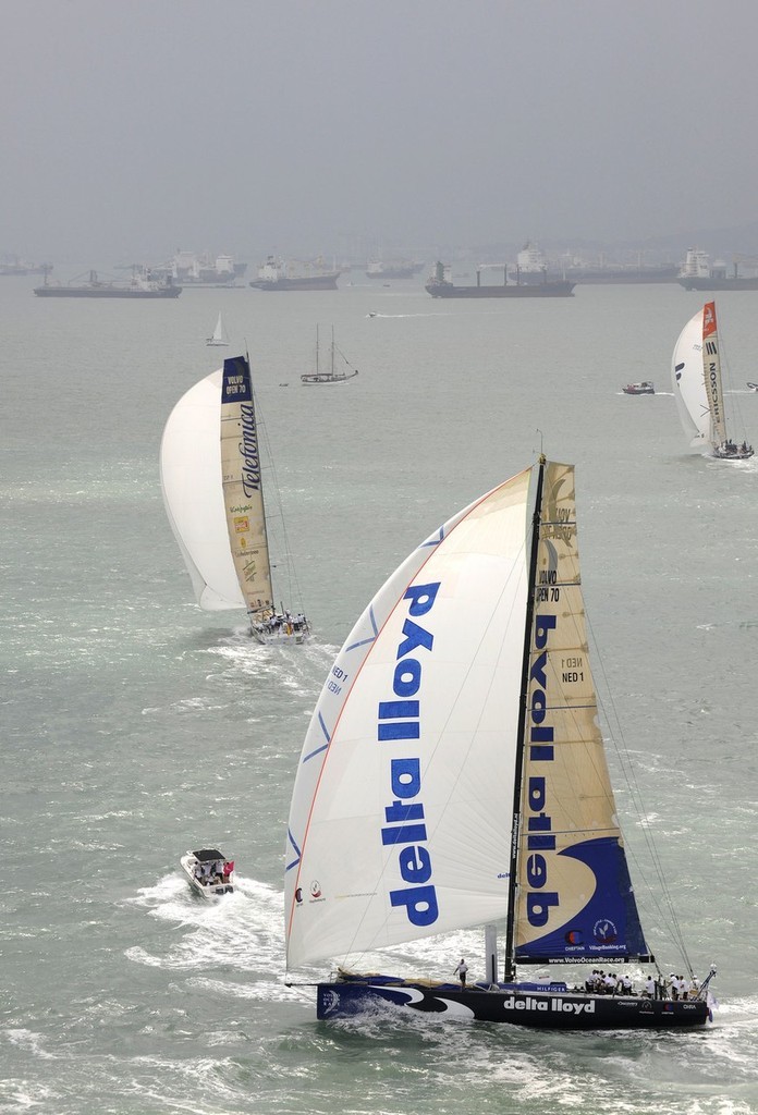 The fleet of Volvo Open 70’s battle around the short course during the Singapore In-Port Racing. <br />
 © Rick Tomlinson/Volvo Ocean Race http://www.volvooceanrace.com