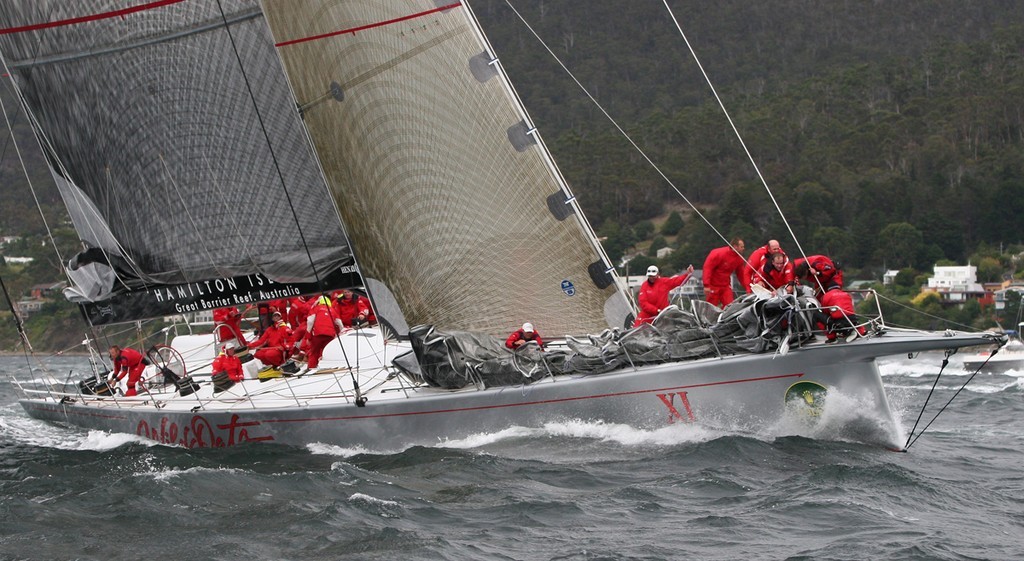 Wild Oats XI powering up the river - Rolex Sydney Hobart Yacht Race 2007 © Crosbie Lorimer http://www.crosbielorimer.com